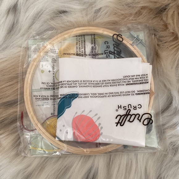 NIB Craft Crush Winter Flower embroidery kit - Picture 4 of 5